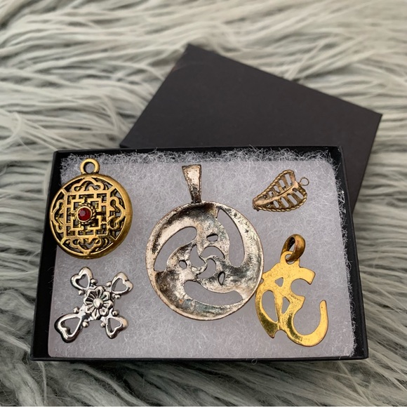 Assorted Vintage Pendants Lot of 5 - Picture 4 of 7